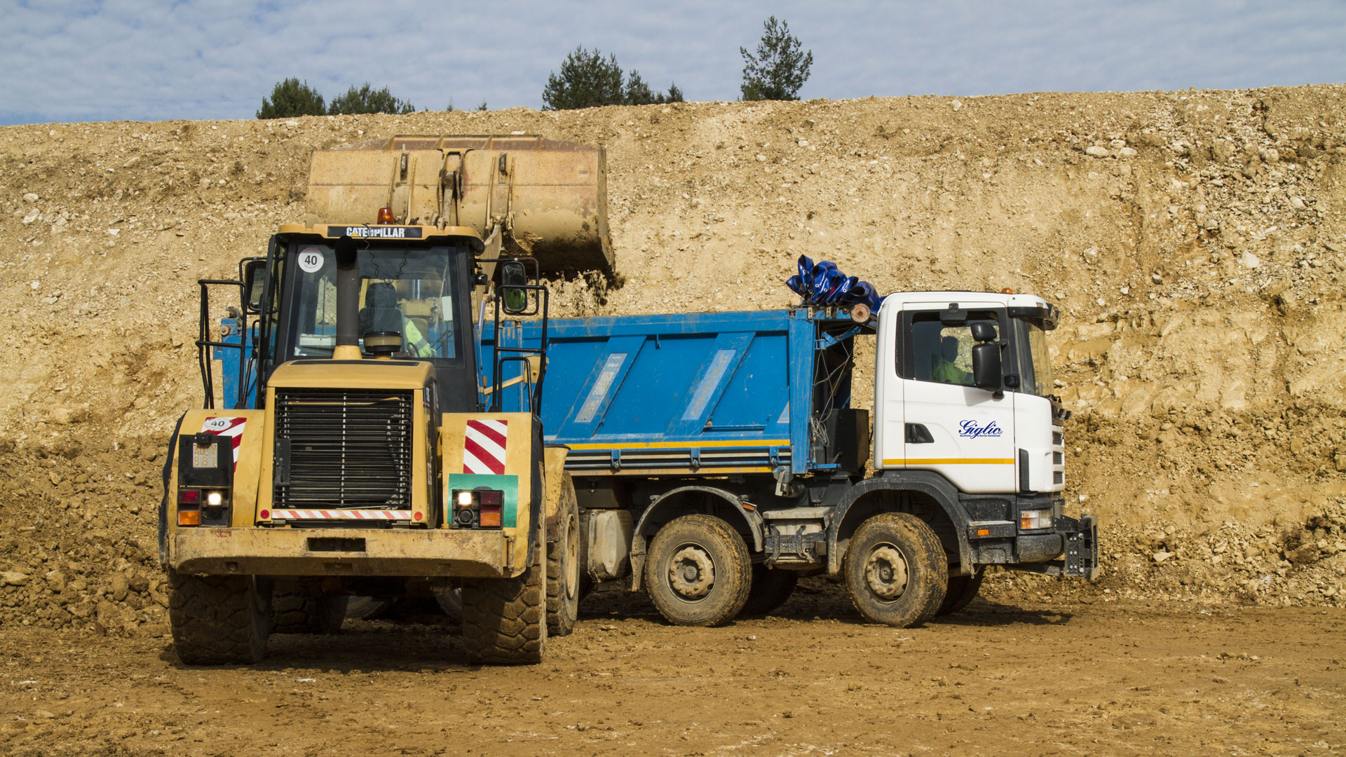 NUOVO CAMION COMPATTATORE PER LA RACCOLTA RIFIUTI - Giglionews